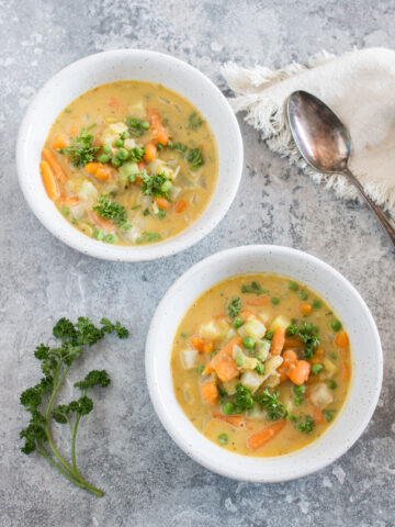 Schnelle Gemüsesuppe für faule Tage: Fix und fertig in 10 Minuten