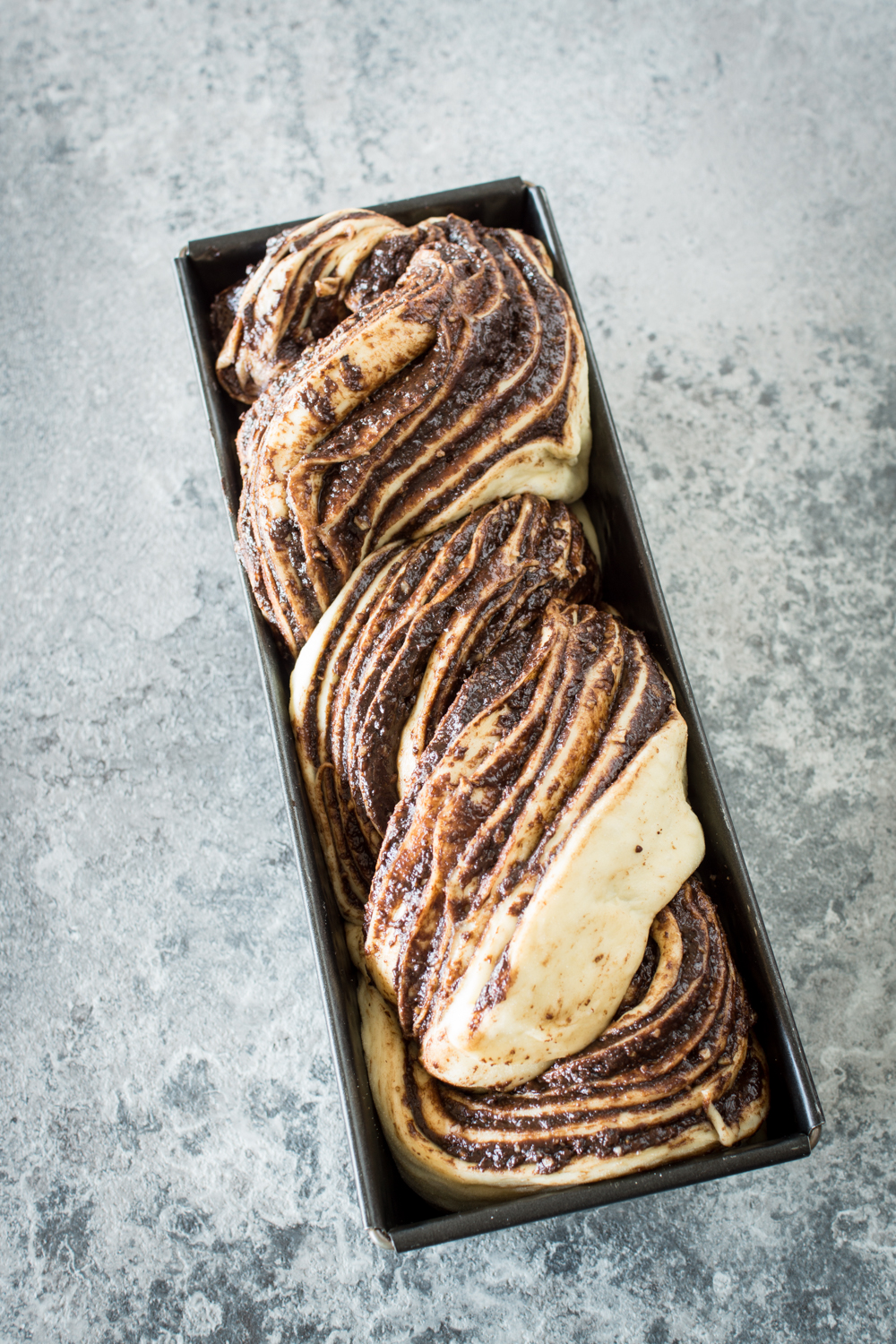 Schoko-Nuss Babka - Einfaches Rezept und Schritt-für-Schritt Anleitung