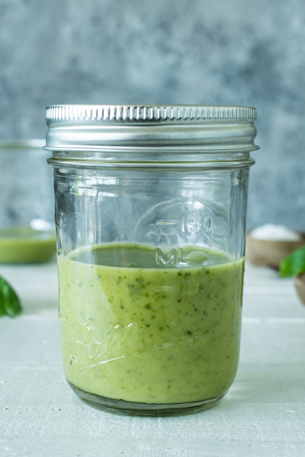 Sommerliches Dressing: Basilikum-Knoblauch Dressing - so lecker!