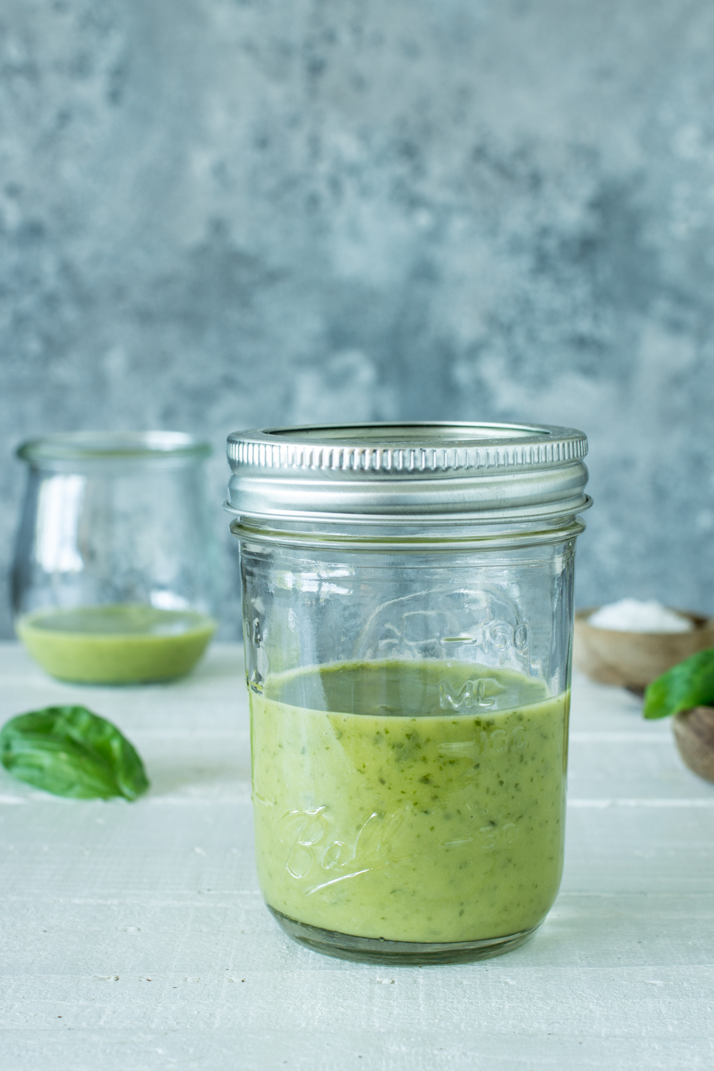 Sommerliches Dressing mit Basilikum: erfrischend, würzig und richtig lecker!