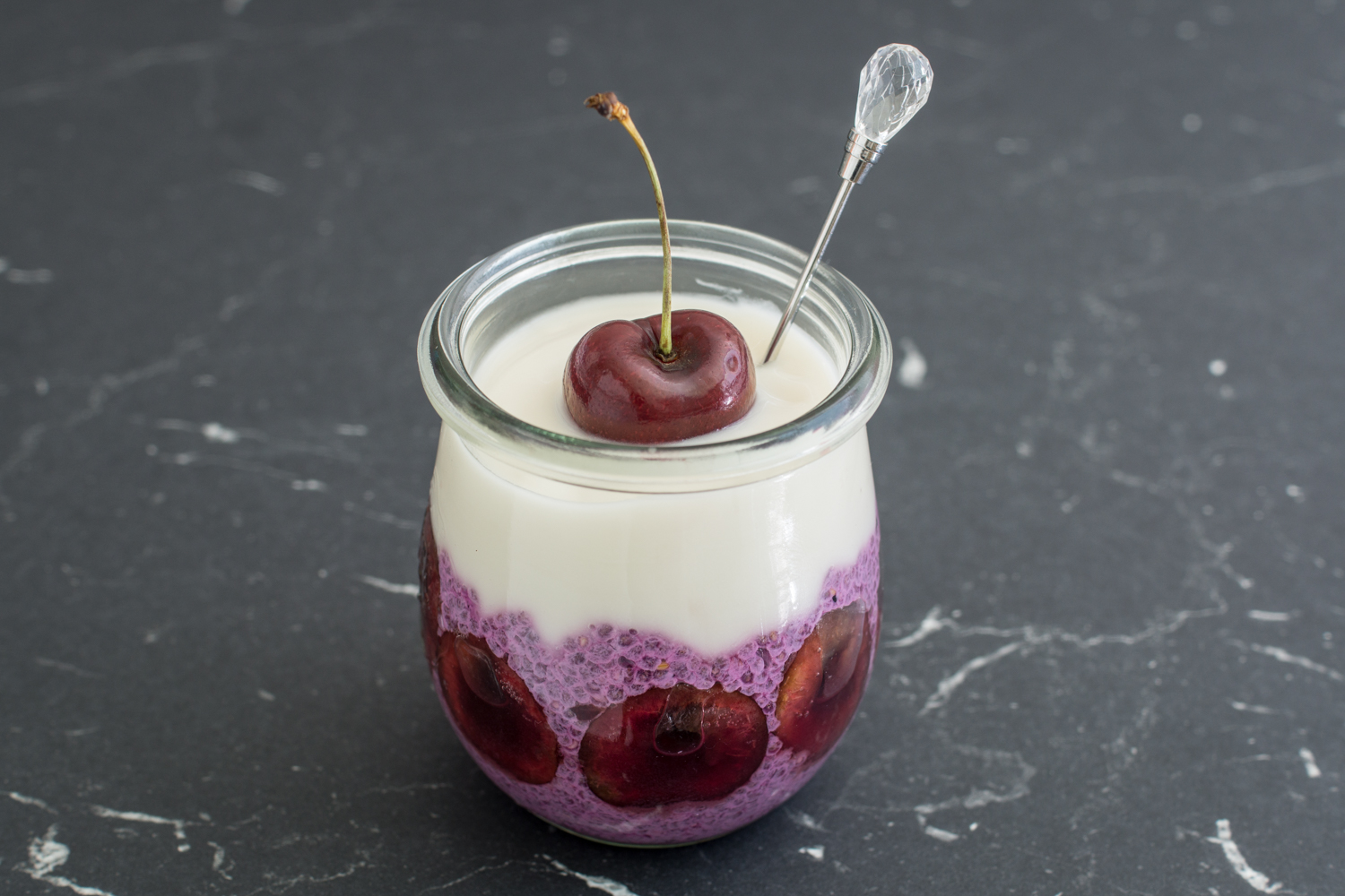 Veganes Dessert: Chiapudding mit Mandelmilch und Joghurt