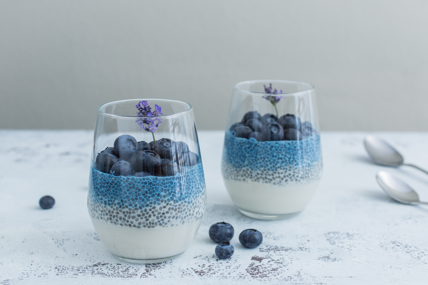 Blaues Dessert: Natürlich gefärbtes Dessert im Glas #chiapudding
