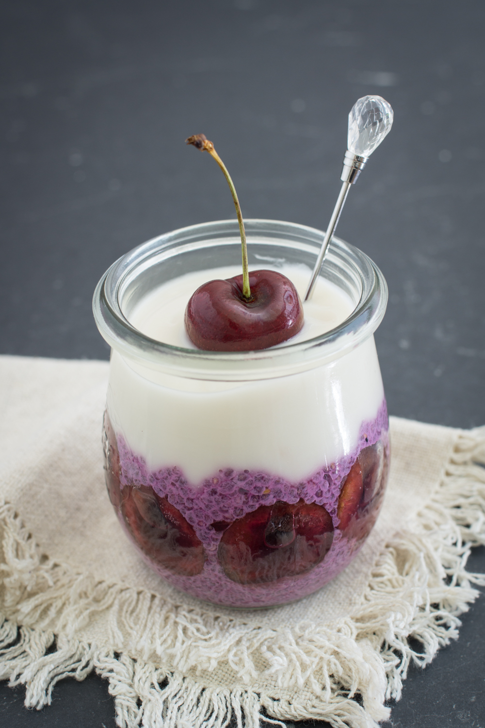 Dessert im Glas: Chiapudding mit Kirschen