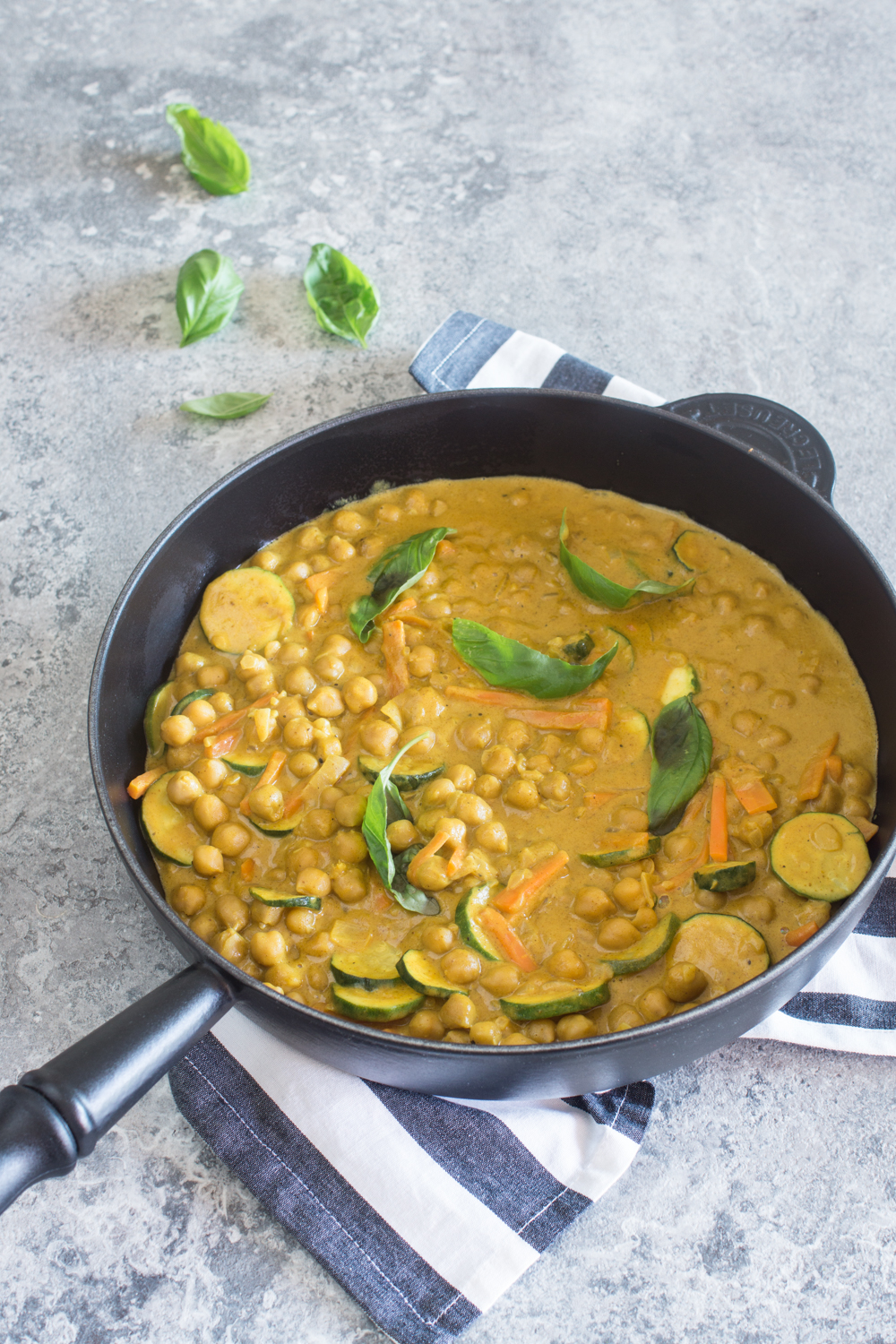 20-Minuten-Rezept: Kichererbsen-Curry mit Erdnusssauce