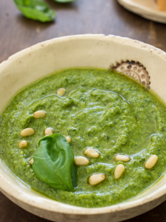 Einfaches Zitronenmelissen-Pesto - LieberBacken Einfaches Zitronenmelissen-Pesto - LieberBacken