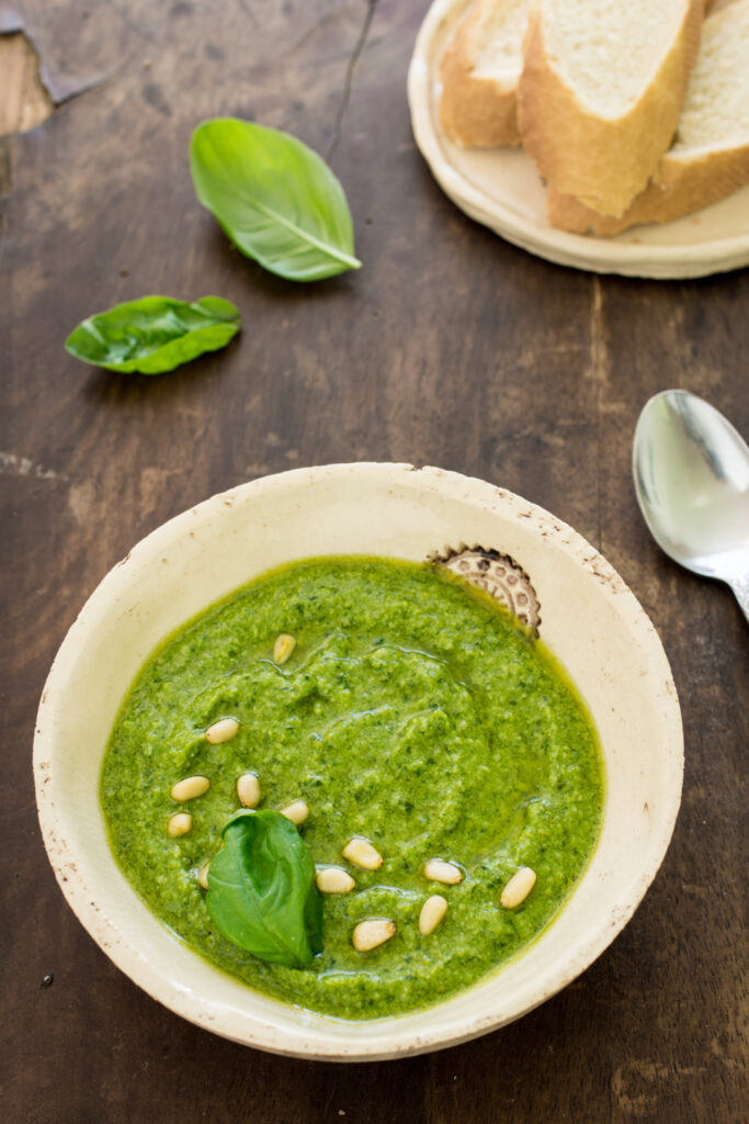 Basilikum-Pesto mit Parmesan | Klassisches Rezept - LieberBacken