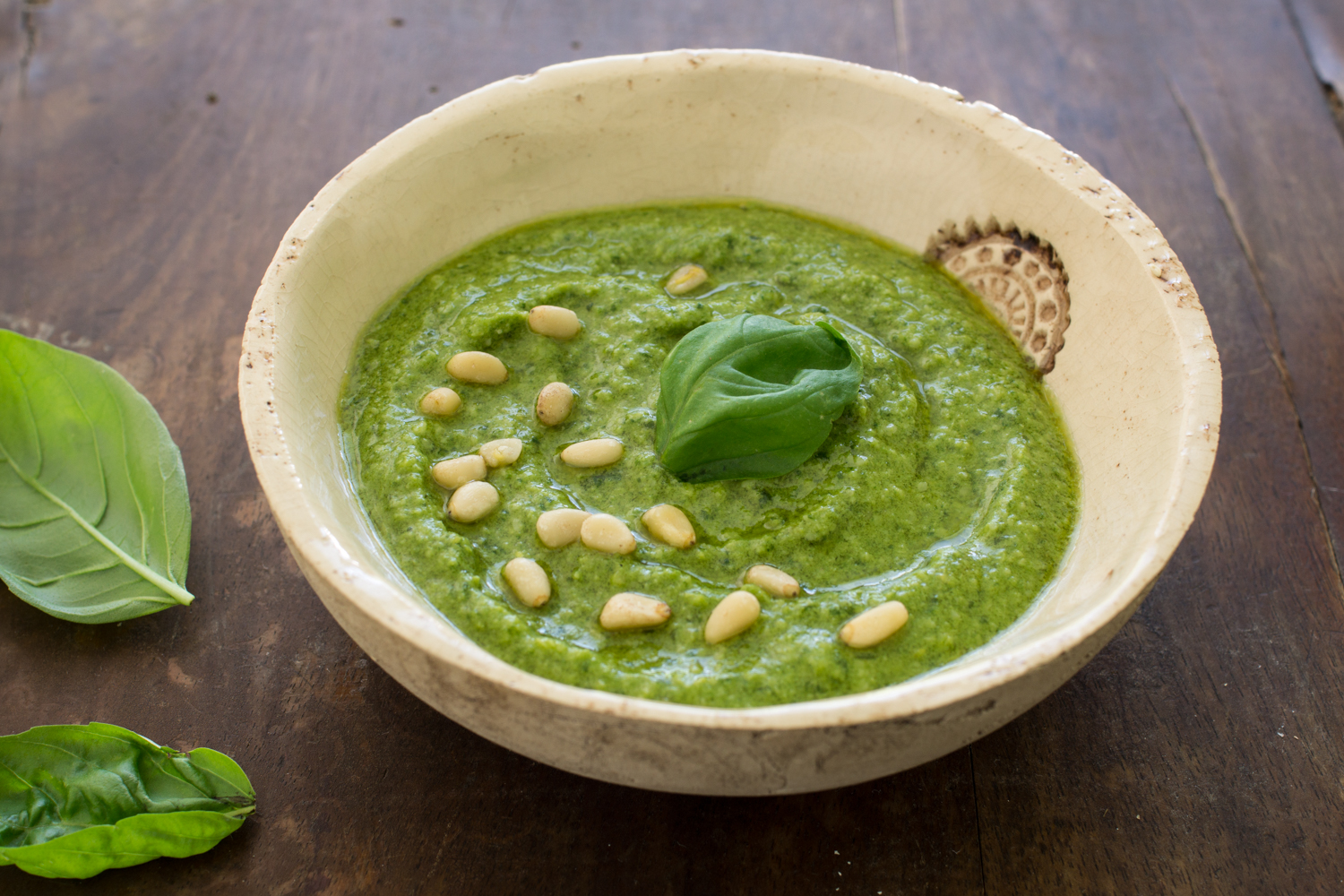 Basilikum-Pesto mit Parmesan | Italienische Rezepte