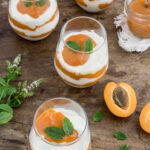 Sommerliches Dessert im Glas: Mascarponecreme mit Marillenmus