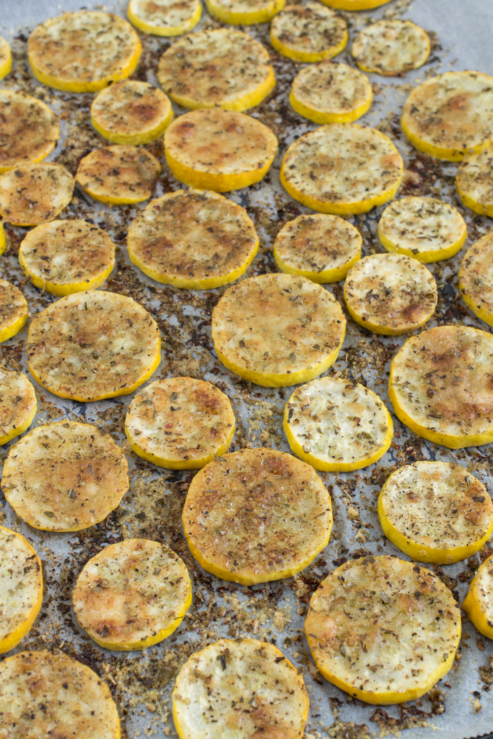 Knusprige Parmesan-Zucchini aus dem Backrohr | Schnelles Rezept