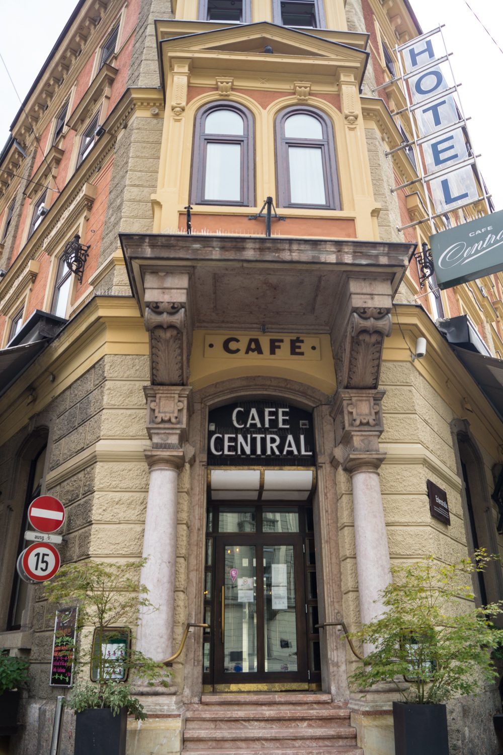 Cafe Central in Innsbruck | Tolle Cafes und Bars in Innsbruck | Kurztrip Innsbruck - Sehenswürdigkeiten und Tipps für einen unvergesslichen Aufenthalt
