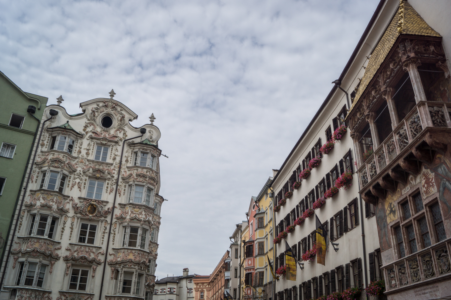 Innsbrucker Altstadt Sehenswürdigkeiten mit goldenem Dachl | Tipps und Empfehlungen für einen Aufenthalt in Innsbruck