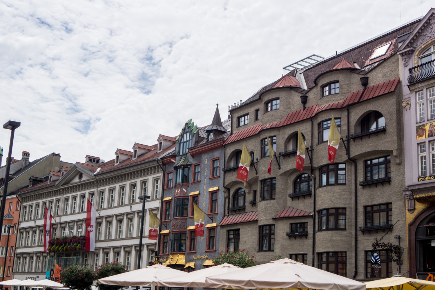 Einkaufen in Innsbruck - Maria-Theresien-Straße mit Rathaus Gallerien | Innsbruck Sehenswürdigkeiten, Empfehlungen und Tipps