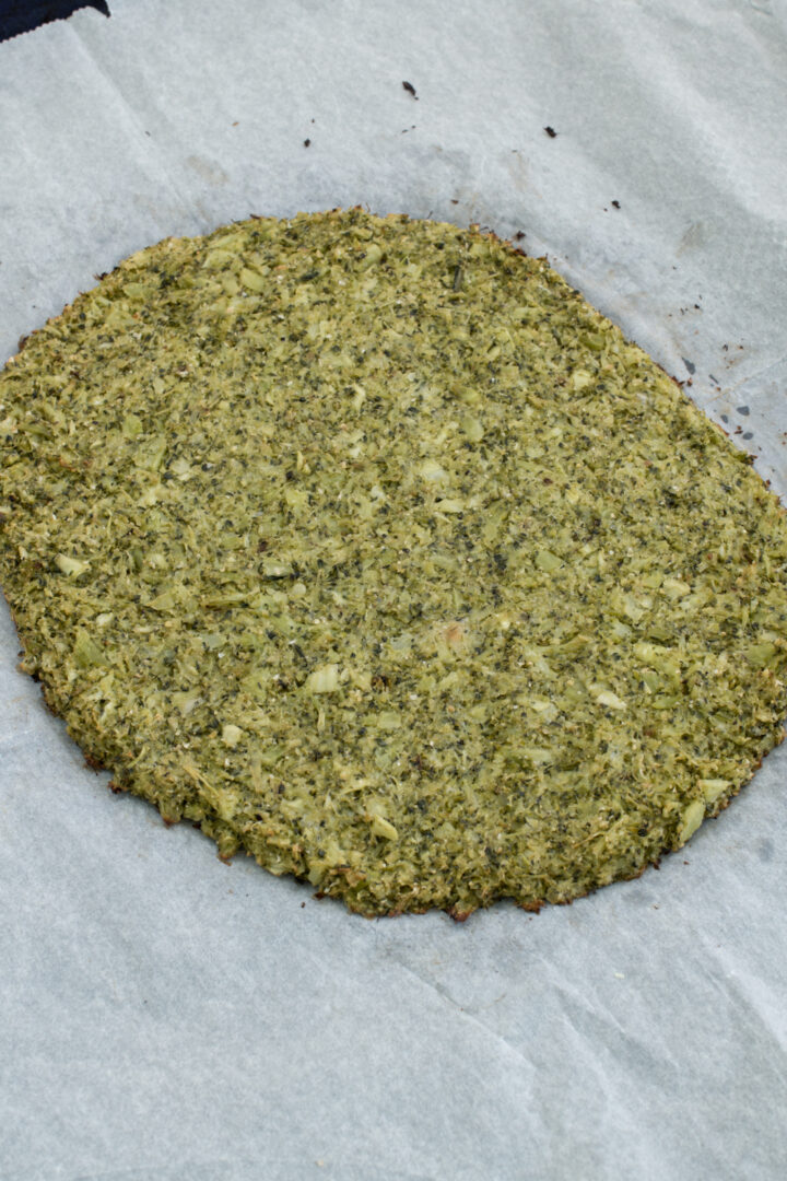 Brokkoli-Pizzaboden: Low Carb Rezept - LieberBacken Brokkoli-Pizzaboden: Low Carb Rezept - LieberBacken