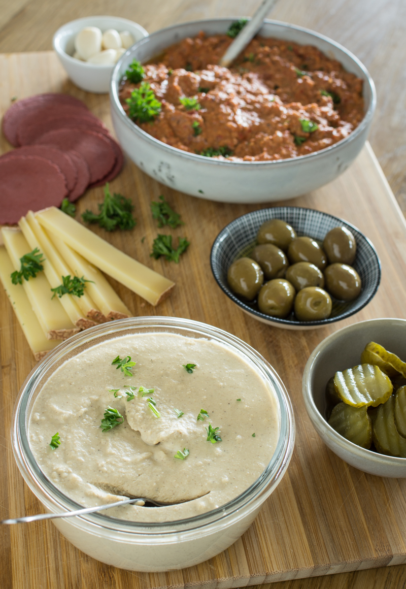 Dip-Platte mit Hummus und Muhammara - Perfekt für Gäste