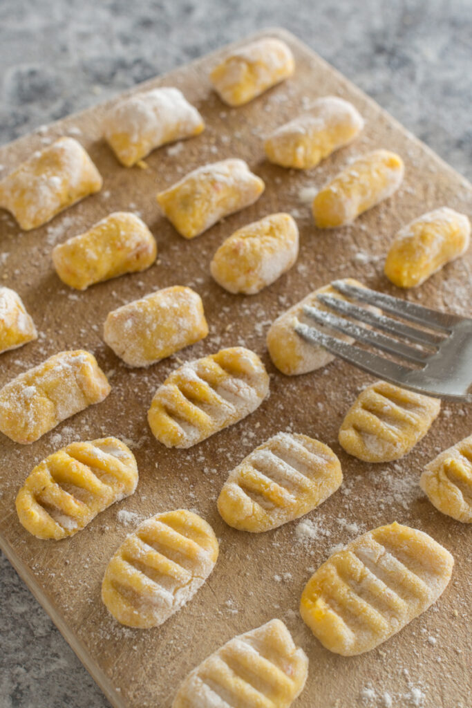 Gnocchi mit der Gabel formen - einfache Anleitung