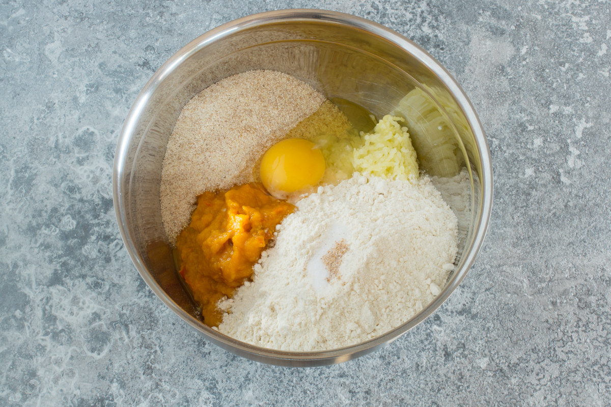 Kürbis-Gnocchi Rezept: Zutaten vermischen