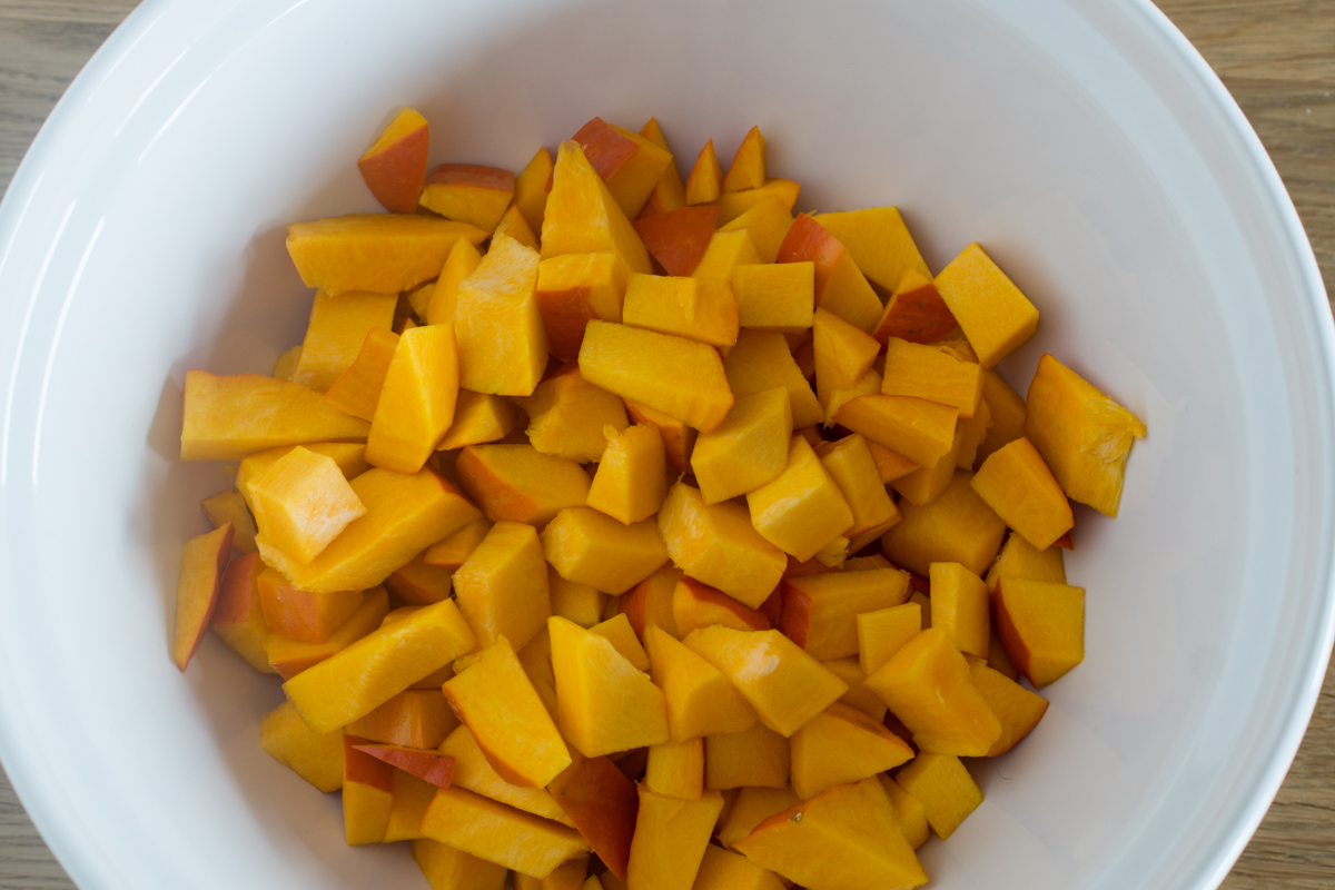 Hokkaido-Kürbis - gewaschen und klein geschnitten