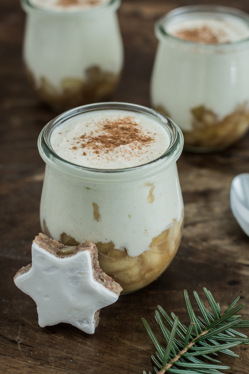 Quark-Zimtcreme zum Löffeln mit Bratapfel-Basis | Weihnachtliches Dessert im Glas - Einfaches und schnelles Rezept