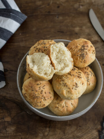 Schnelle Quarkbrötchen - einfaches Rezept ohne Hefe