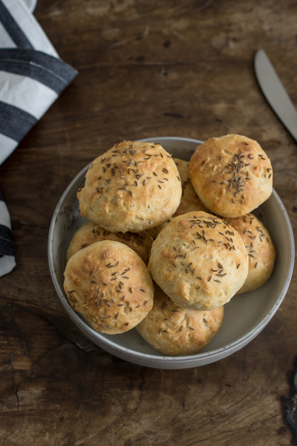 Einfache Quarkbrötchen ohne Hefe - LieberBacken