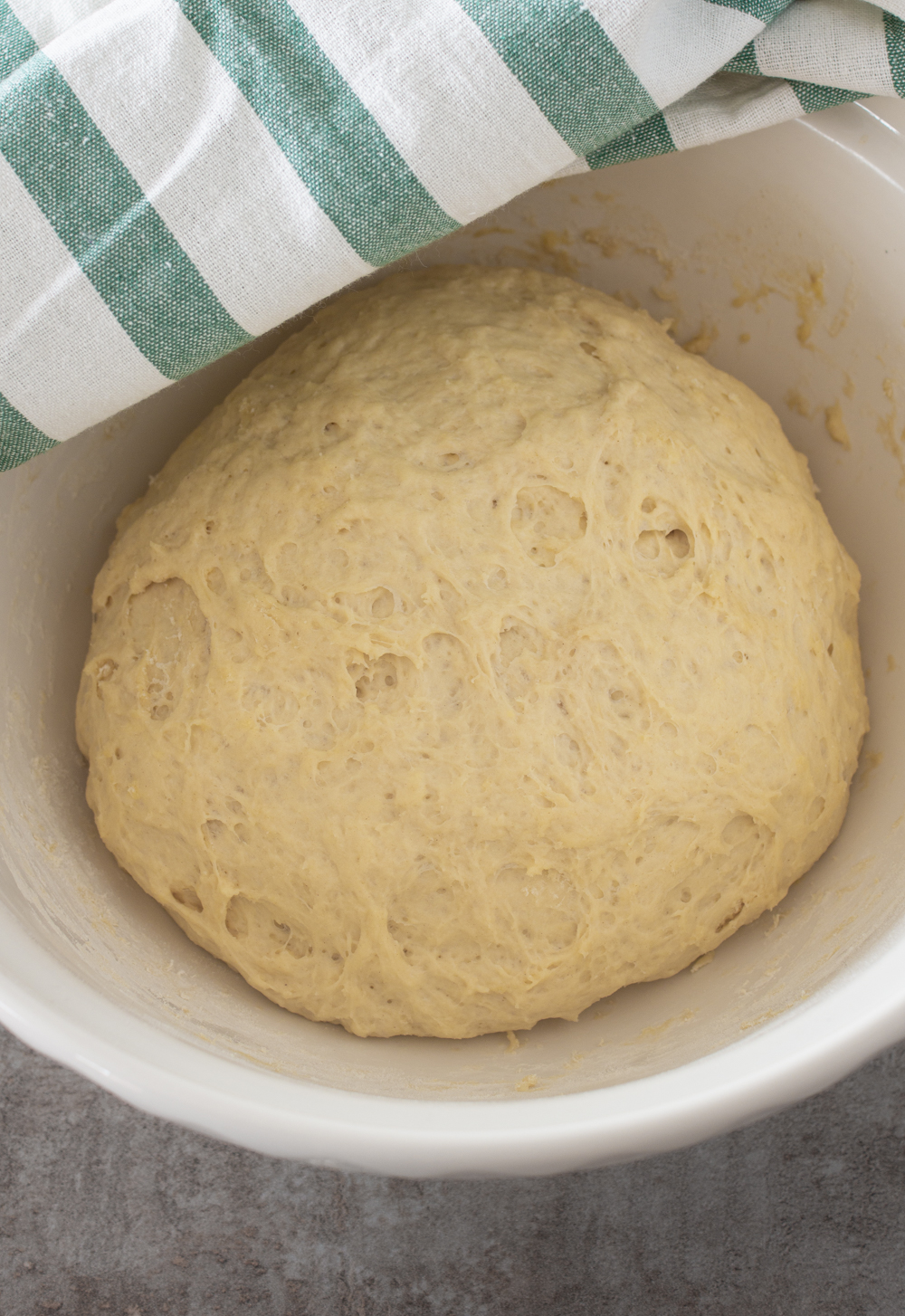 Hefeteig mit frischer Hefe - Grundrezept - LieberBacken