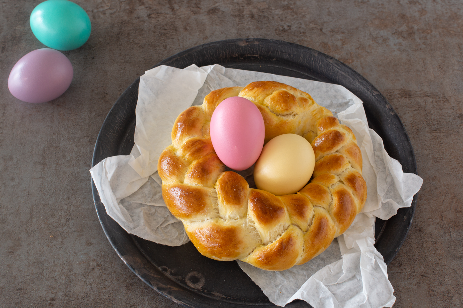 Backen für Ostern: Einfache Osternester aus Hefeteig