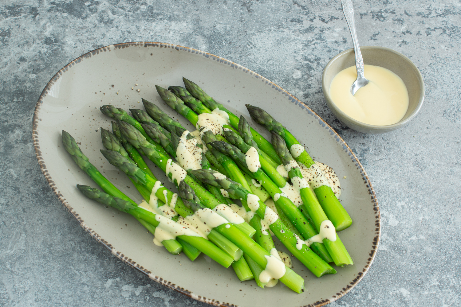 Spargel richtig kochen - Grundrezept für grünen Spargel