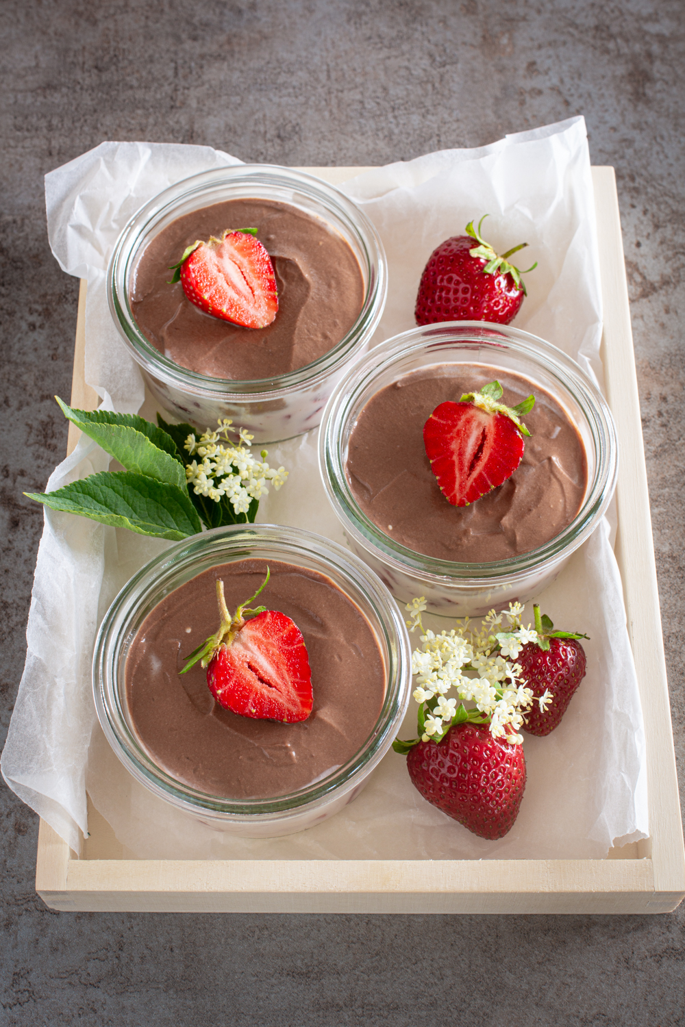 Schoko-Schichtdessert mit Erdbeeren