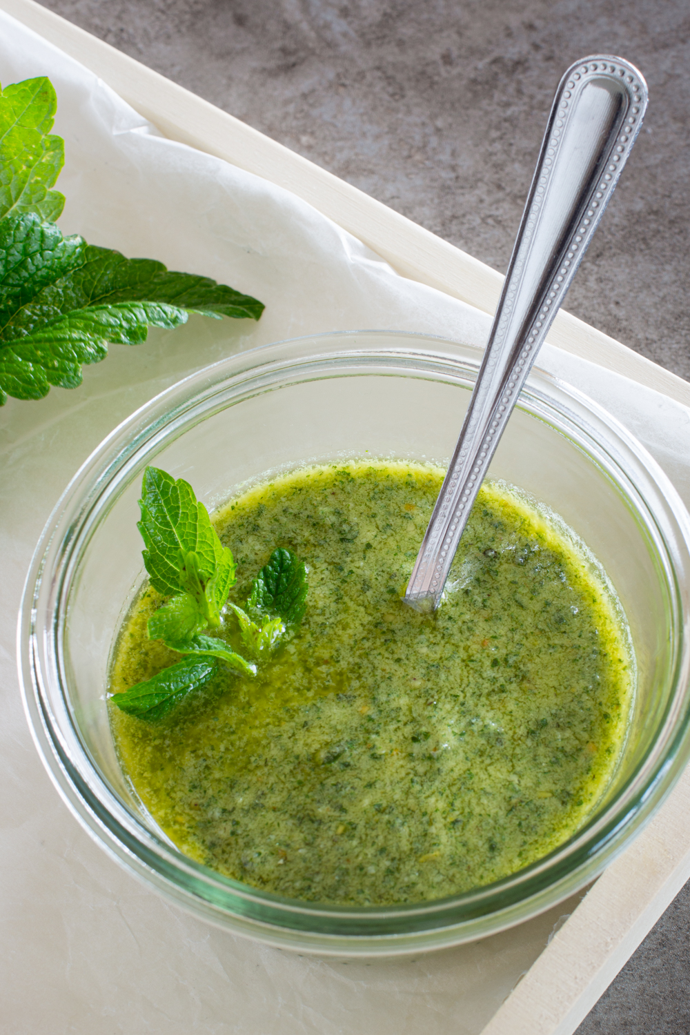 Zitronenmelisse Rezepte - einfaches und leckeres Pesto selber machen