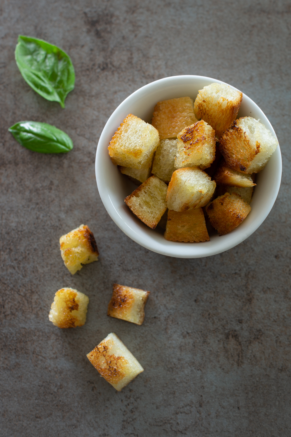 Croutons - Knusprige Brotwürfel selber machen