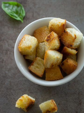 Knusprige Croutons selber machen