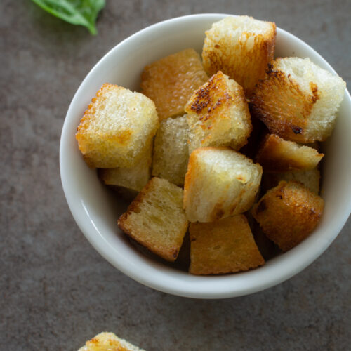 Knusprige Croutons selber machen - LieberBacken