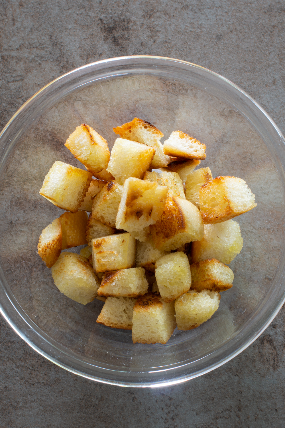 Croutons für Suppen selber machen - So geht's!