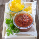 Klassischer Salsa-Dip mit Chili
