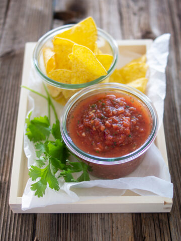 Klassischer Salsa-Dip mit Chili