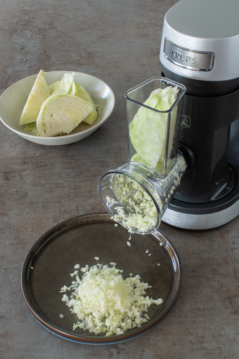 Weißkraut raspeln in der Küchenmaschine von KRUPS