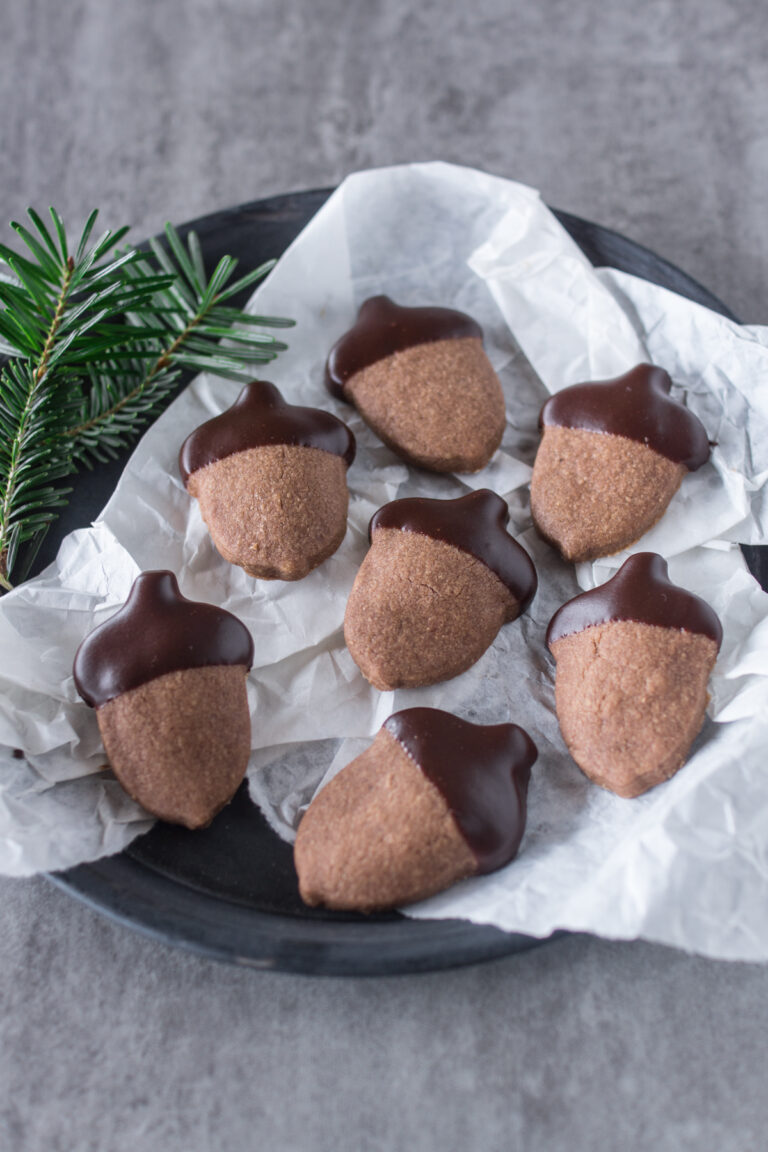 Herbstliche Mürbteigkekse mit Schokoglasur - LieberBacken