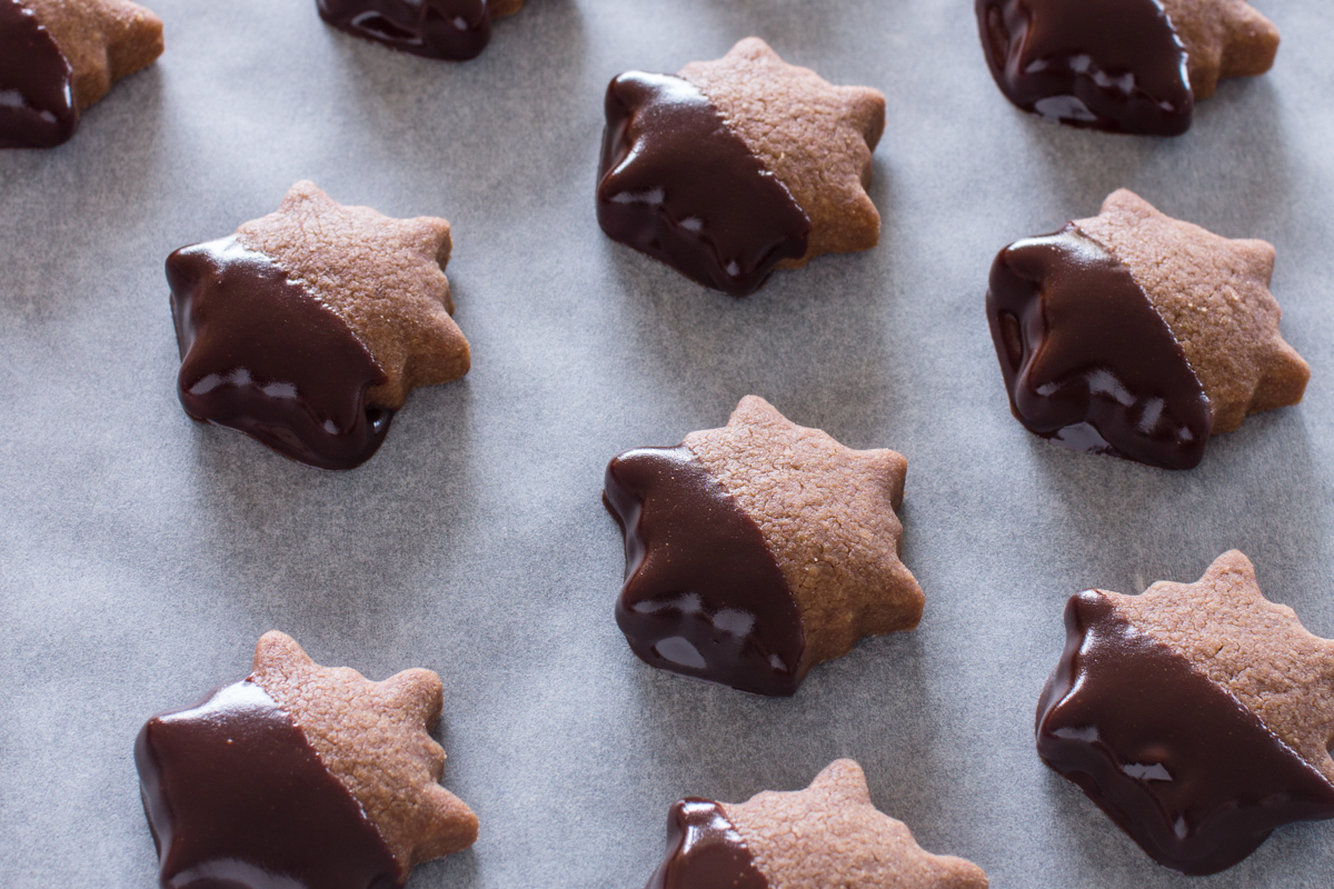 Einfache Weihnachtskekse mit Schokolade | Schoko-Sterne