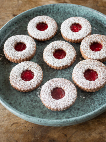 Schoko-Linzer Kekse | Linzer Augen mit Schokomürbteig