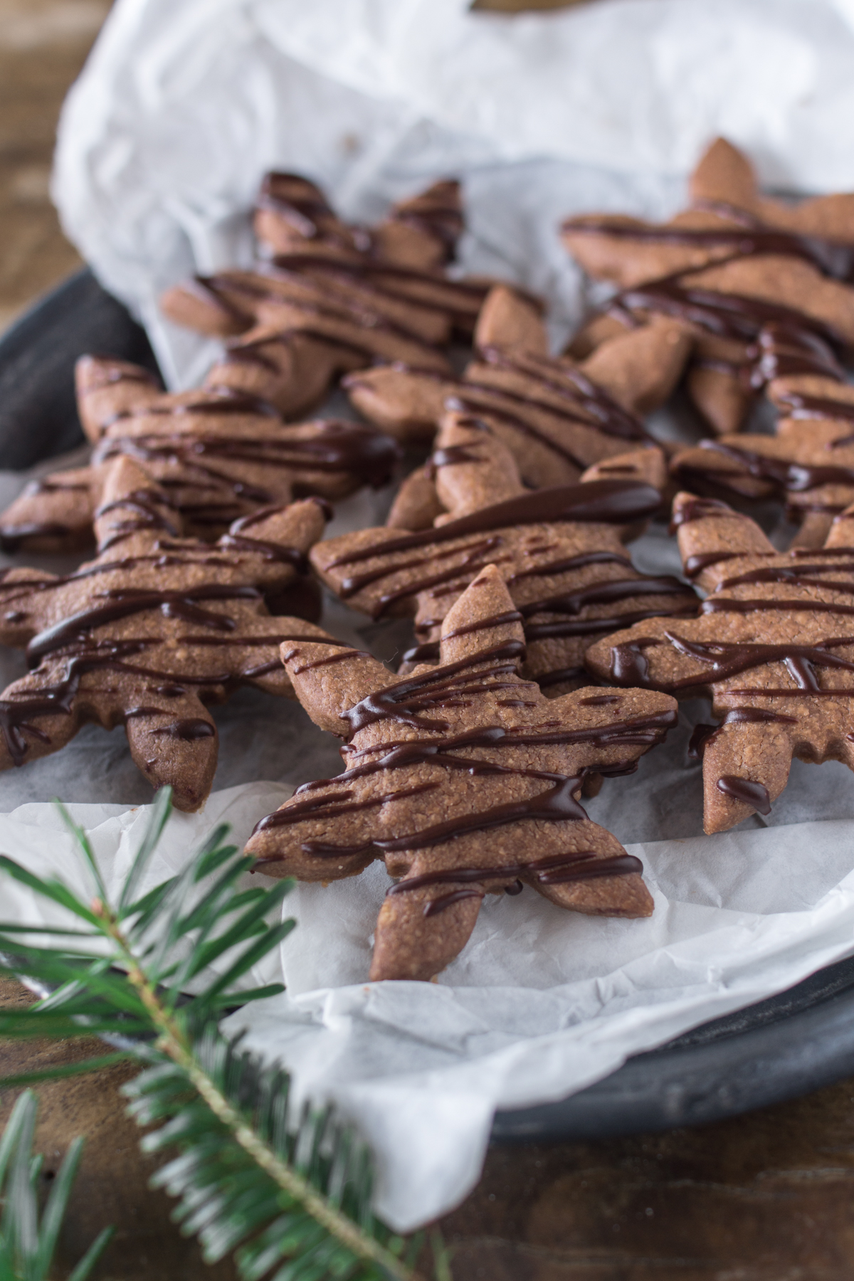 Mürbteigkekse mit Schokoglasur