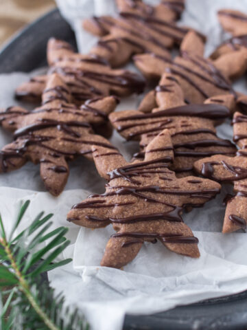 Schokosterne mit Schokoglasur | Weihnachtskekse aus Schoko-Mürbteig