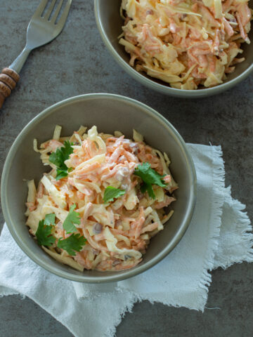 Einfaches Rezept für Cole Slaw mit Speck