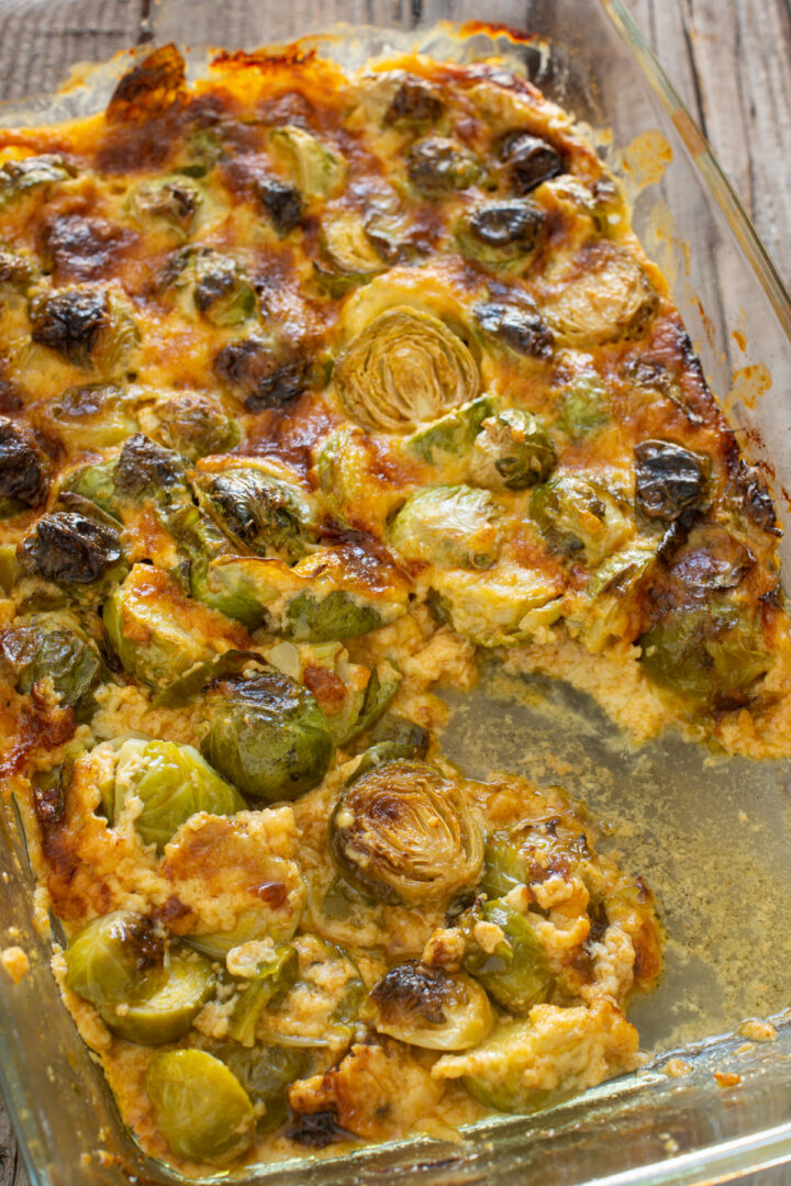 Cremiger Rosenkohl-Auflauf mit Käse - LieberBacken