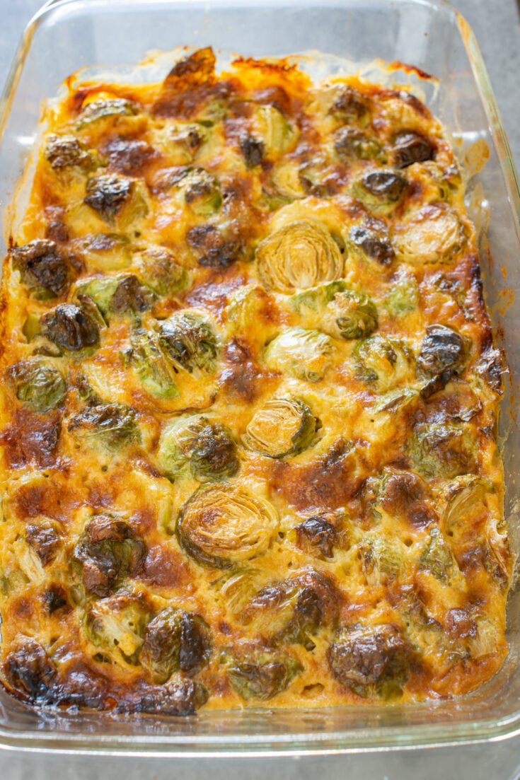 Cremiger Rosenkohl-Auflauf mit Käse | Ein Ofengericht - LieberBacken