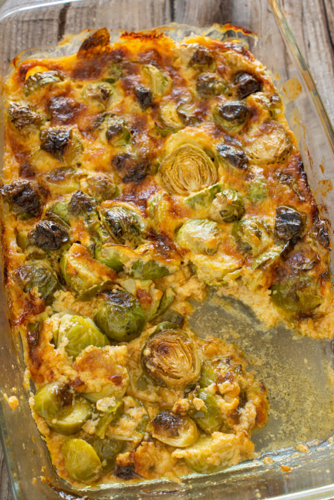 Cremiger Rosenkohl-Auflauf mit Käse - LieberBacken