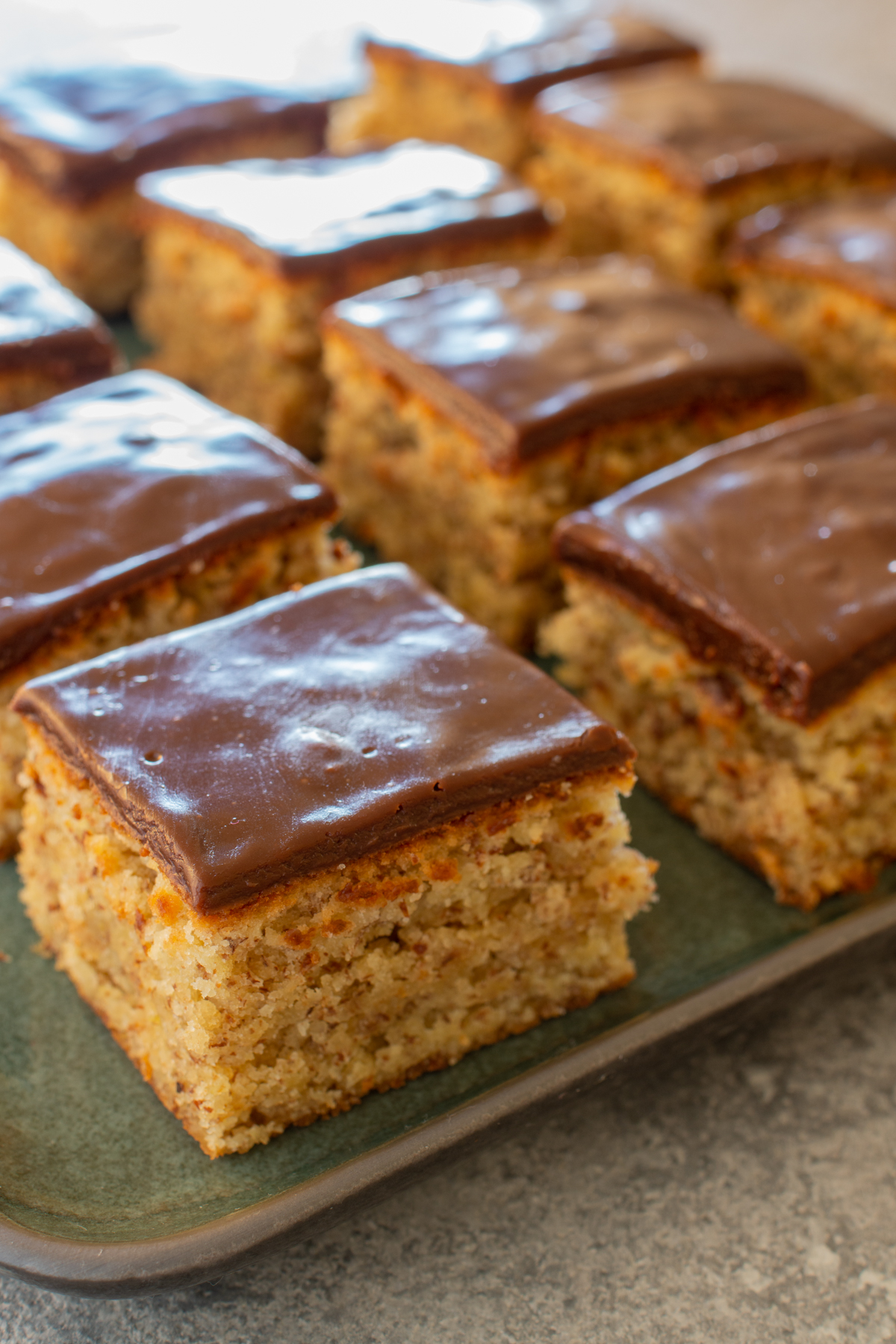 Glutenfreier Mandelkuchen mit Schokoglasur | Einfach und schnell