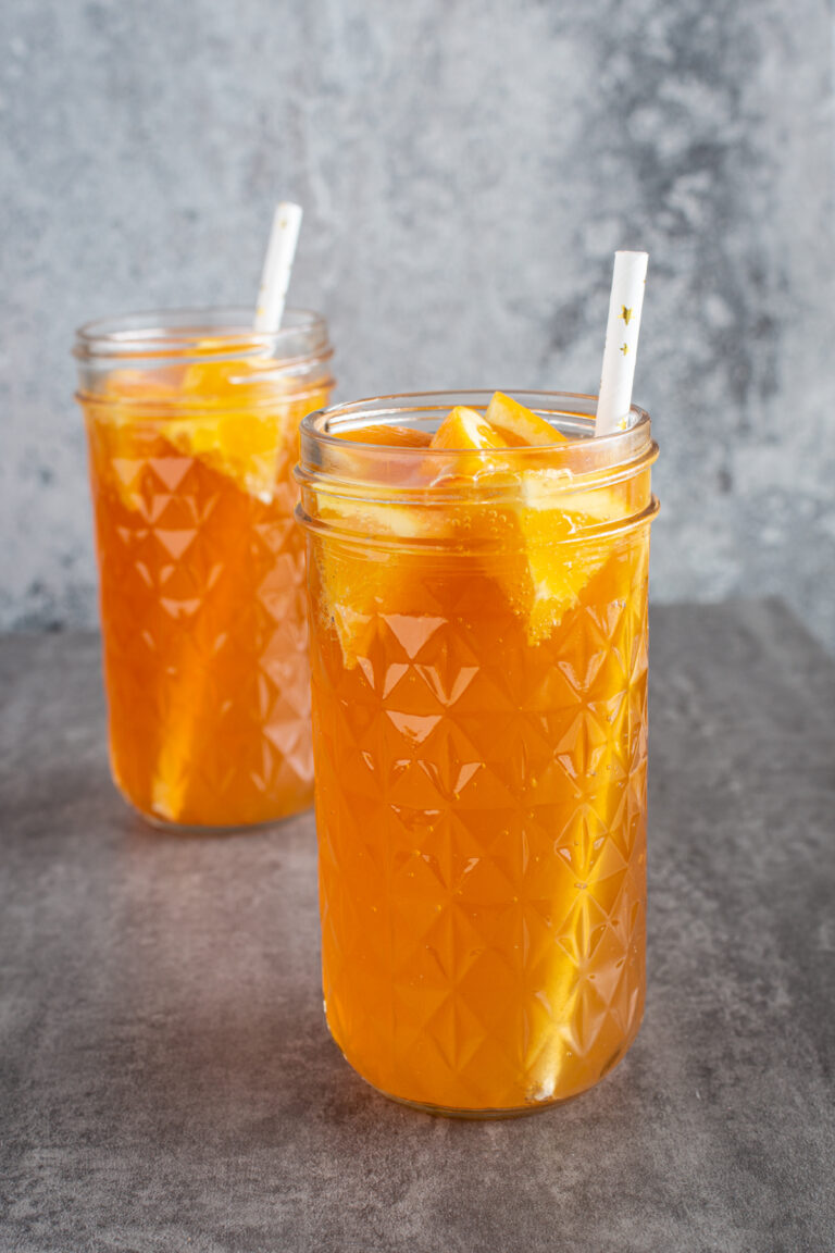 Weihnachtlicher Cocktail mit Orangenlikör - LieberBacken