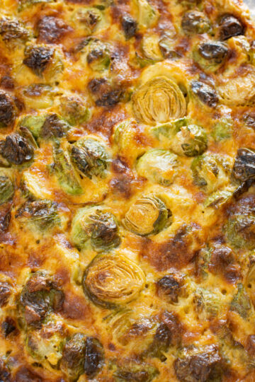Cremiger Rosenkohl-Auflauf mit Käse - LieberBacken