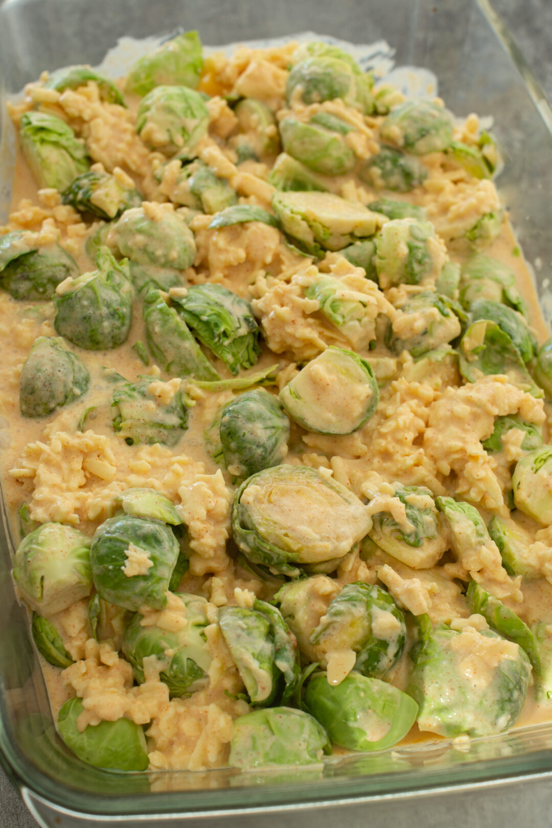 Cremiger Rosenkohl-Auflauf mit Käse - LieberBacken