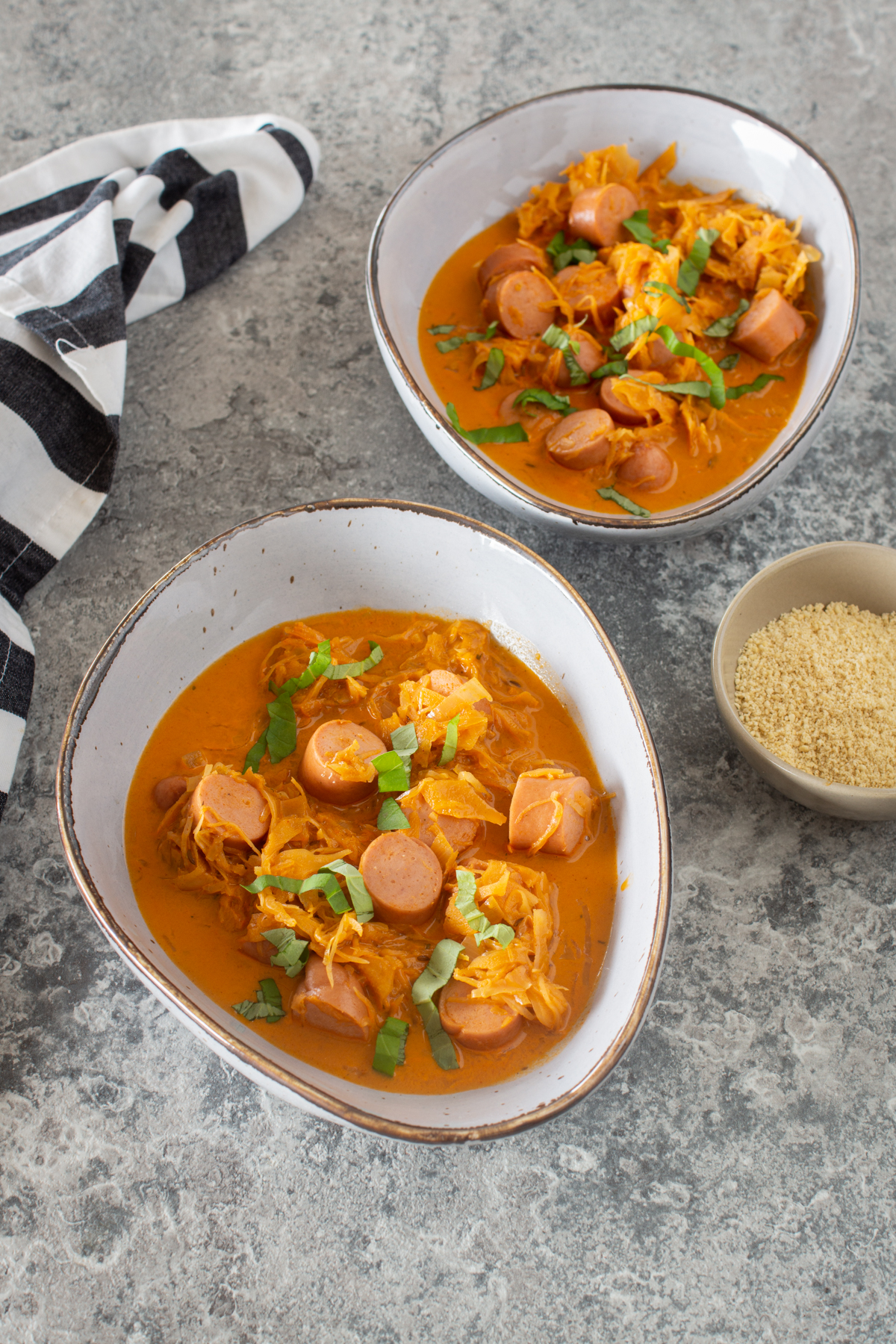 Sauerkrautsuppe mit Würstchen | 20 Minuten Rezept